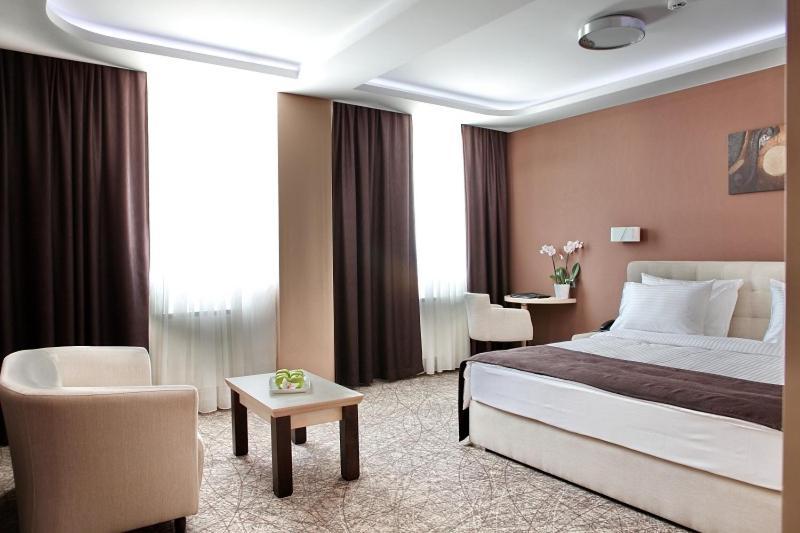 Garni Hotel Aveny Чачак Экстерьер фото