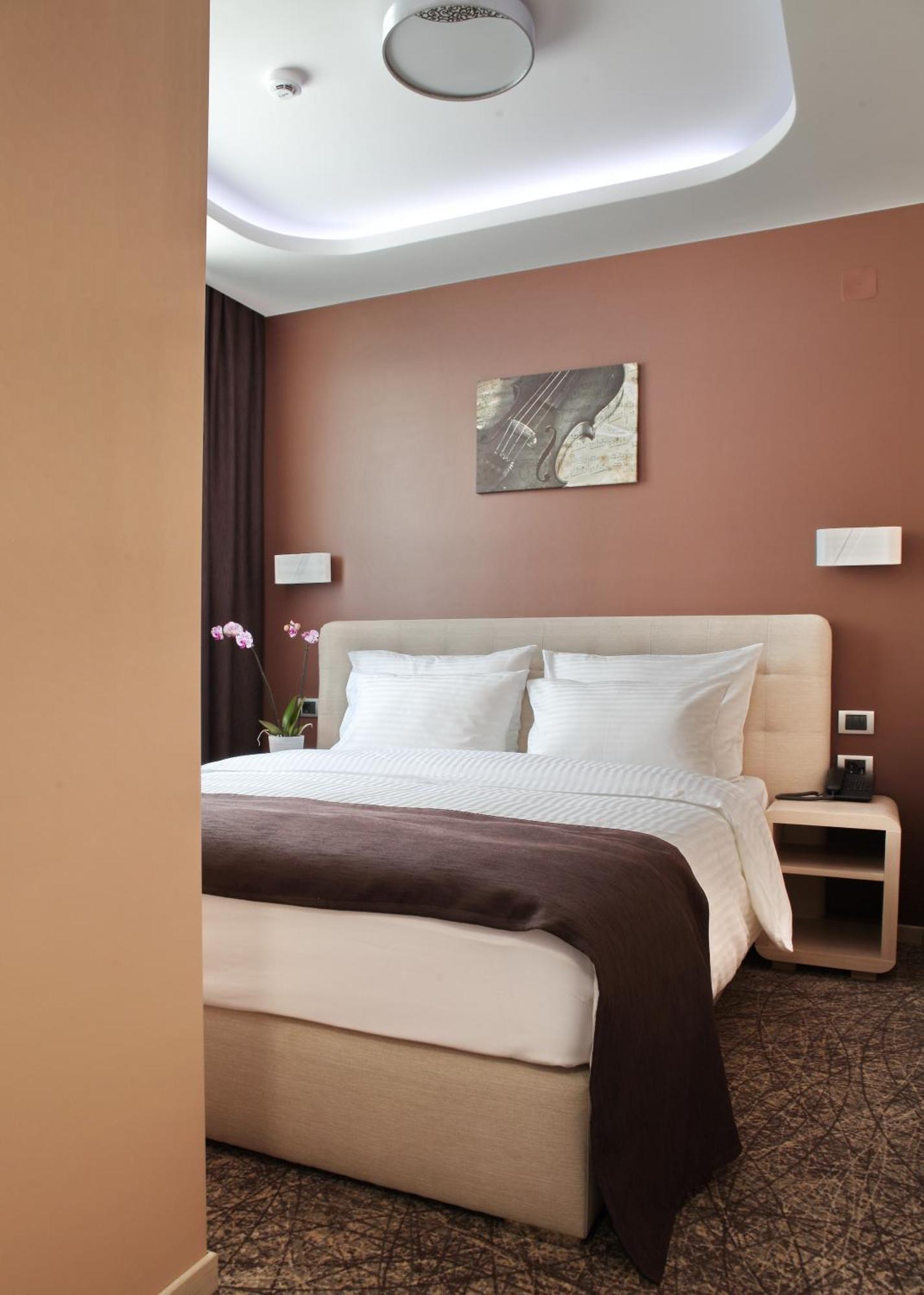 Garni Hotel Aveny Чачак Экстерьер фото